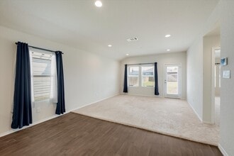 109 Falco Ln in San Marcos, TX - Building Photo - Building Photo