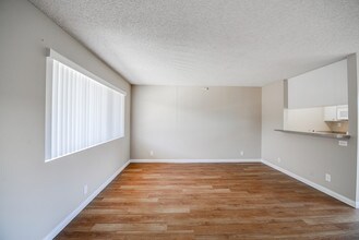 The Palms Apartments in Hawthorne, CA - Building Photo - Building Photo