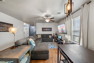 8802 Shady Vista Ln in Houston, TX - Building Photo - Building Photo