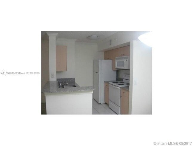 2517 Centergate Dr in Miramar, FL - Foto de edificio - Building Photo