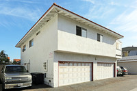 7172 Heil Ave in Huntington Beach, CA - Foto de edificio - Building Photo