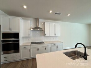6032 Mariemont Cir in Charlotte, NC - Building Photo - Building Photo