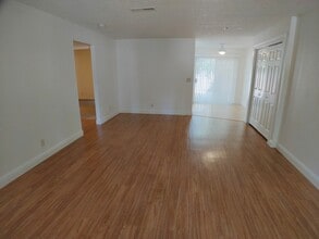 1671 Bramble Pl, Unit Downstairs in Redding, CA - Foto de edificio - Building Photo