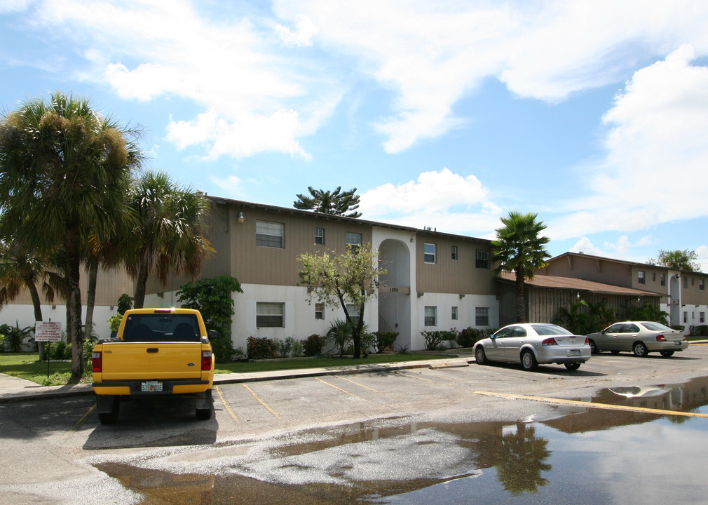 Executive House in Sarasota, FL - Foto de edificio