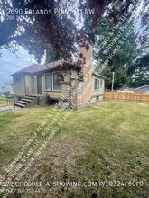 2690 Erlands Point Rd NW in Bremerton, WA - Building Photo - Building Photo