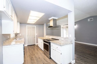 8355 Middle River Ct in Sacramento, CA - Building Photo - Building Photo