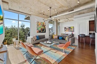 3030 Bryan St in Dallas, TX - Building Photo - Building Photo