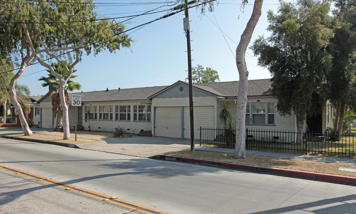 4205 Bell Ave in Bell, CA - Building Photo