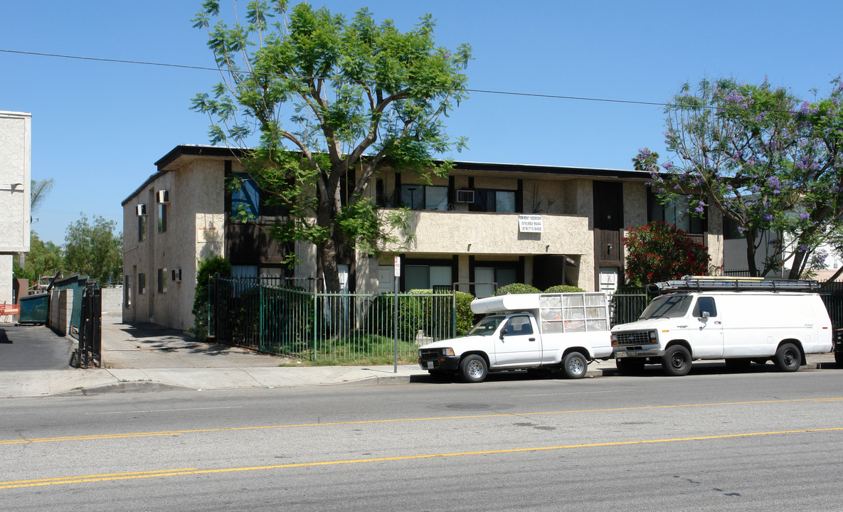 7010 Fulton Ave in North Hollywood, CA - Building Photo