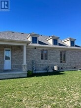 24 Harwood St in Tillsonburg, ON - Building Photo - Building Photo