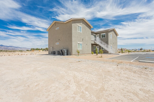 1741 S Dandelion St, Unit 1 in Pahrump, NV - Foto de edificio - Building Photo