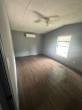 21575 Russell Dr in New Caney, TX - Foto de edificio - Building Photo
