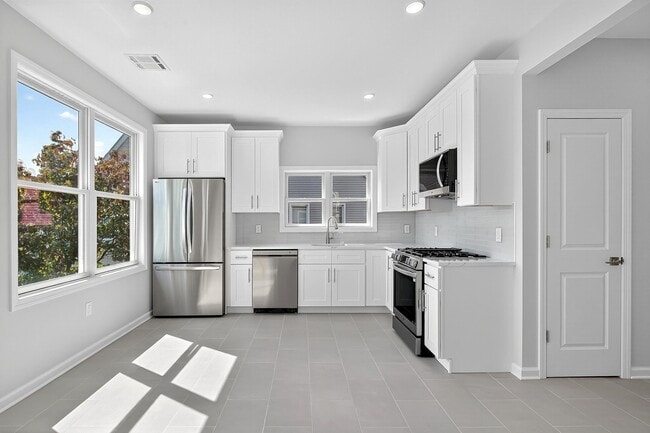 204 John F. Kennedy Blvd in Bayonne, NJ - Building Photo - Building Photo