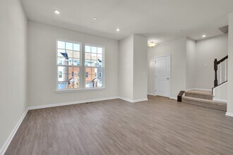 773 Rockwell Ln in Des Plaines, IL - Building Photo - Building Photo