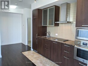 12-3212 York St in Toronto, ON - Building Photo - Building Photo
