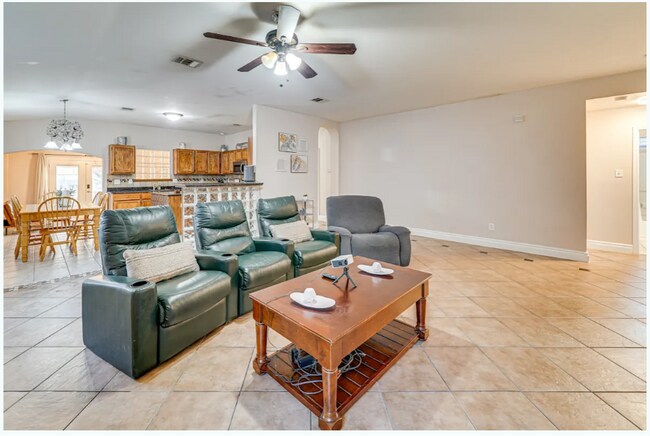 10330 Lion Hunt in San Antonio, TX - Building Photo - Building Photo