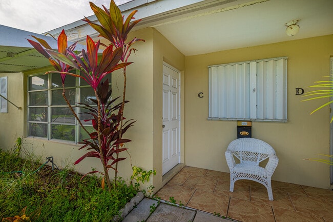 180 High Point Terrace E in Delray Beach, FL - Building Photo - Building Photo