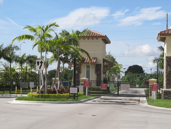 8854 W 35th Ave in Hialeah, FL - Building Photo - Building Photo