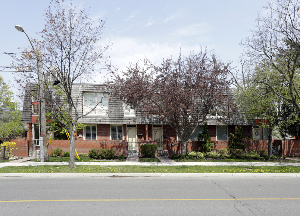 34 Yorkminster Rd in Toronto, ON - Building Photo