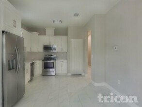 9021 Riverview Dr in Riverview, FL - Building Photo - Building Photo