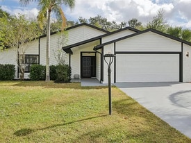 665 Eastpointe Pky in Sarasota, FL - Building Photo