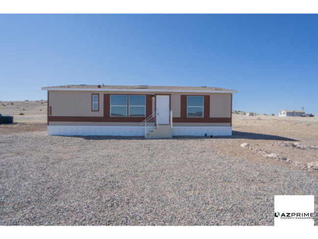 22360 Verde Ln in Seligman, AZ - Foto de edificio - Building Photo