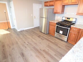 10 Stearns St, Unit 1a in Waltham, MA - Building Photo - Building Photo