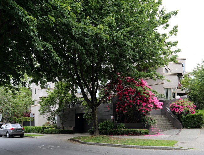 Laurel Court in Vancouver, BC - Building Photo - Building Photo