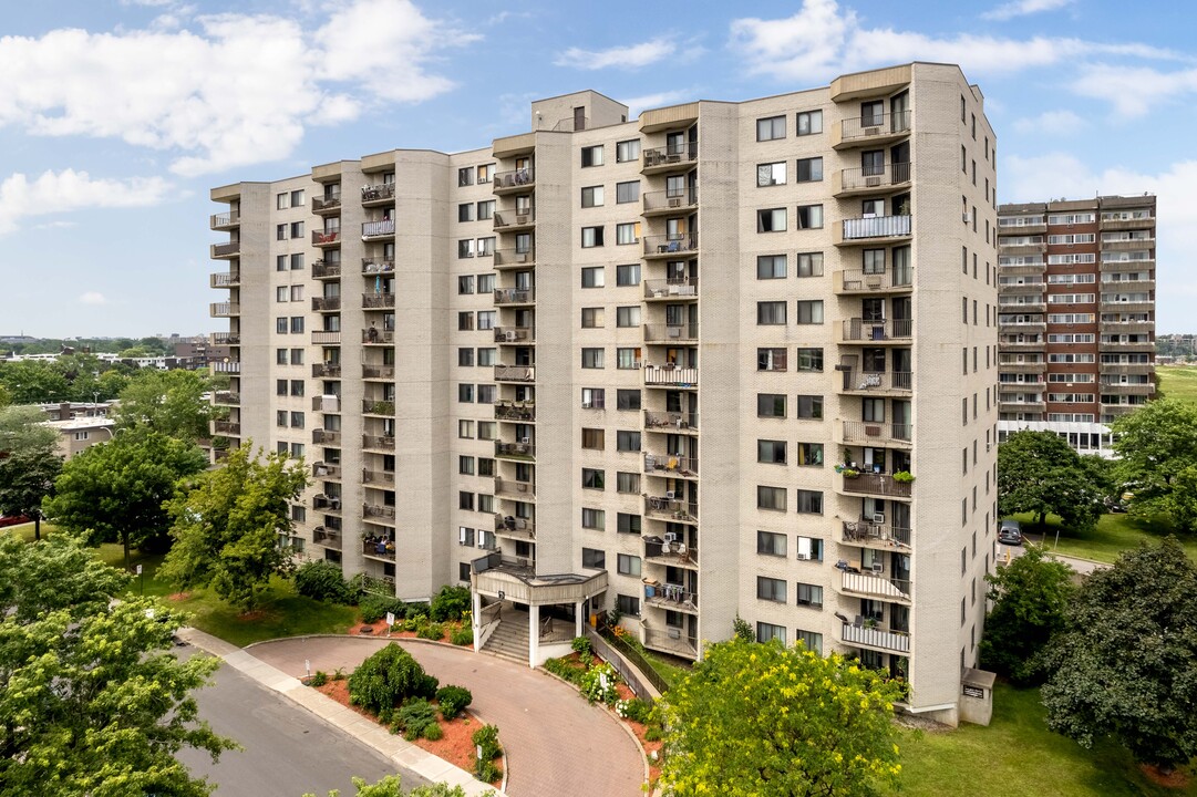 La Framboise Apartments in Montréal, QC - Building Photo