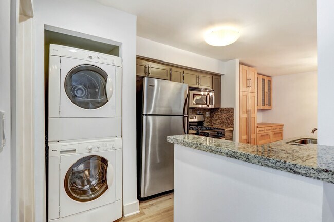 1825 Selby Ave in Los Angeles, CA - Building Photo - Building Photo