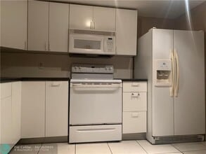 9470 Live Oak Pl in Davie, FL - Building Photo - Building Photo