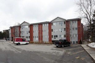 500 Westmount Rd in Kitchener, ON - Building Photo