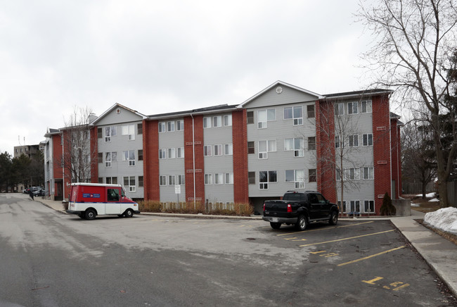 500 Westmount Rd in Kitchener, ON - Building Photo - Primary Photo