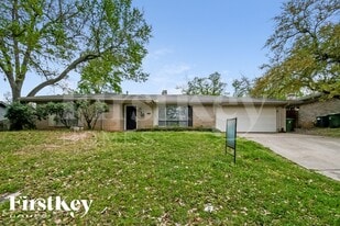 1504 Terrace St, Unit 3 - 138 in Arlington, TX - Building Photo