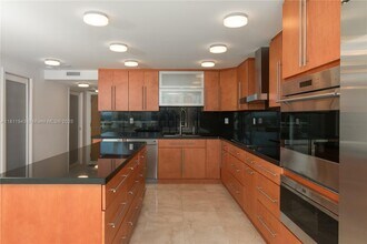 400 S Pointe Dr, Unit 606 in Miami Beach, FL - Building Photo - Building Photo
