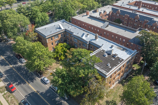 850 Elm St