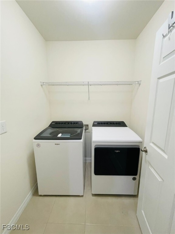 2426 NW 19th Pl in Cape Coral, FL - Building Photo - Building Photo