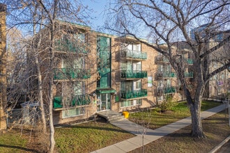 Sunalta Place in Calgary, AB - Building Photo - Building Photo