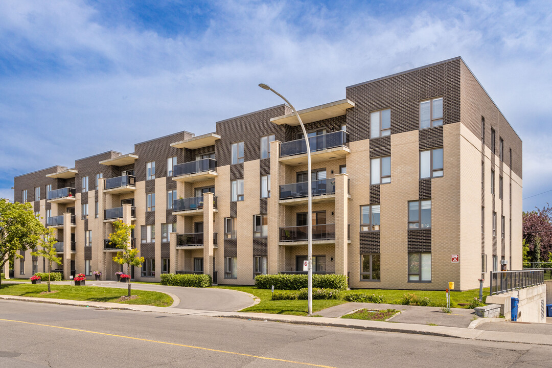 Sapphire Condominiums in Dollard-des-Ormeaux, QC - Building Photo