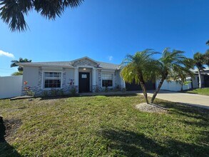 110 SE 46th Ln in Cape Coral, FL - Building Photo - Building Photo