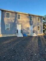 156 Grove Ave in Groton, CT - Building Photo