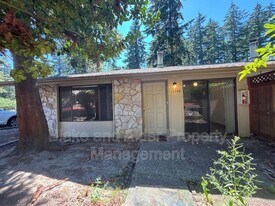 17794 Webster Rd in Gladstone, OR - Building Photo