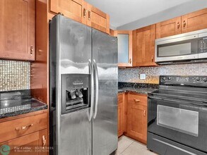 20379 W Country Club Dr in Aventura, FL - Building Photo - Building Photo