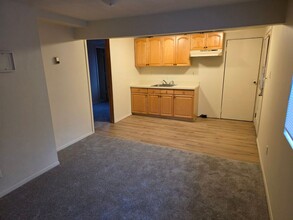 1707 Meadowbrook Rd in Merrick, NY - Foto de edificio - Building Photo