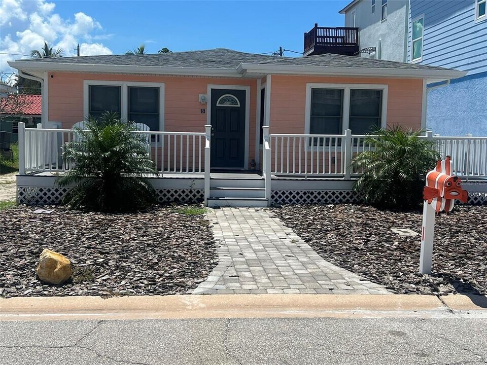 5 82nd Ave in Treasure Island, FL - Building Photo