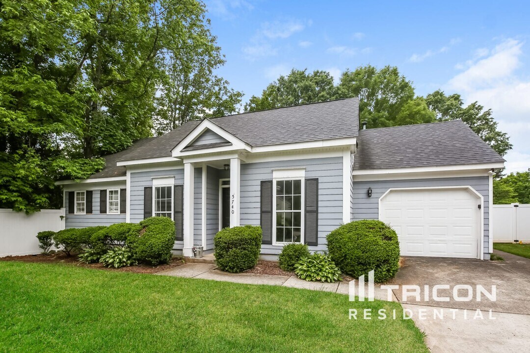 5740 Ebley Ln in Charlotte, NC - Foto de edificio