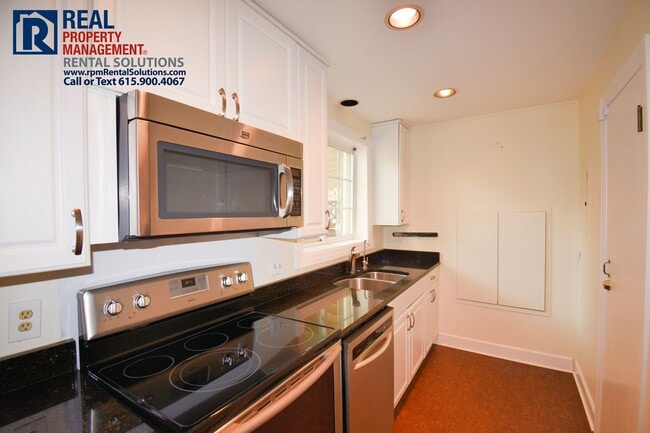 1002 Gale Ln in Nashville, TN - Building Photo - Building Photo