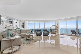 18671 Collins Ave in Sunny Isles Beach, FL - Foto de edificio - Building Photo