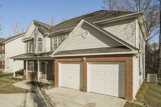 4902 Eagle Creek Dr in Charlotte, NC - Foto de edificio - Building Photo