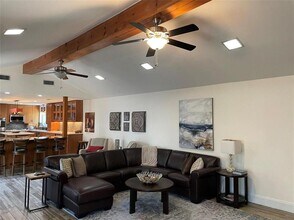 11306 Valley Stream Dr in Houston, TX - Building Photo - Building Photo